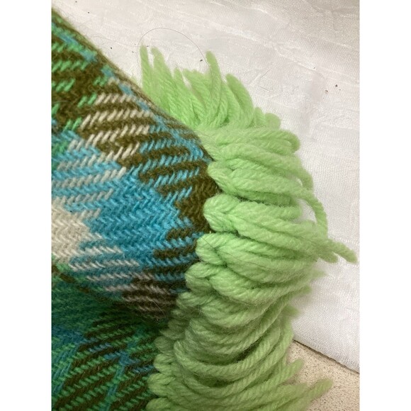 Vintage Green Plaid Fringe Polyester Cape Poncho Shawl Wool Knit Handmade 70s - Picture 14 of 14